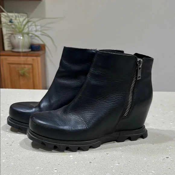 Sorel Black Ankle Booties with Modern Wedge - Picture 1 of 11